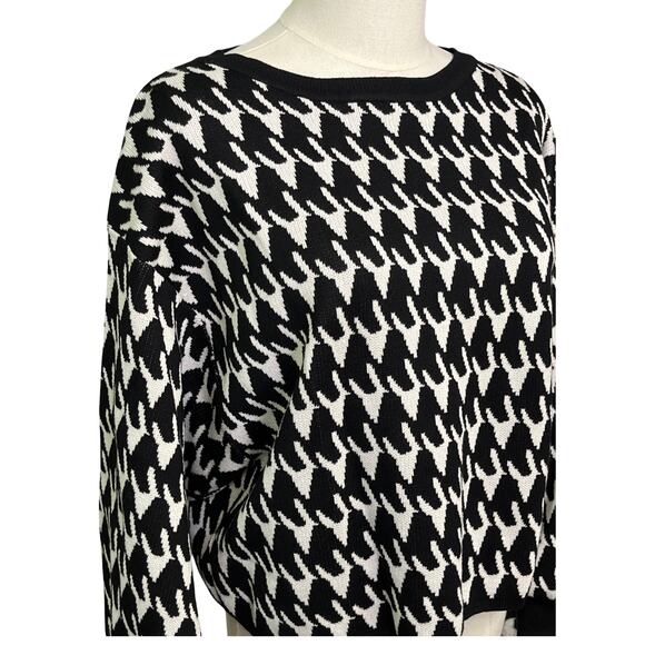 Apricot Batwing Sleeve Black And White Sweater Women’s Size Small EUC - Picture 11 of 11